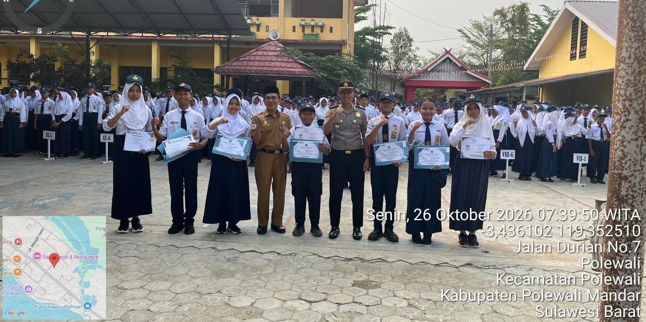 Polisi Bersama Masyarakat, Kapolsek Polewali Bangun Karakter Pelajar Melalui POLIDIK